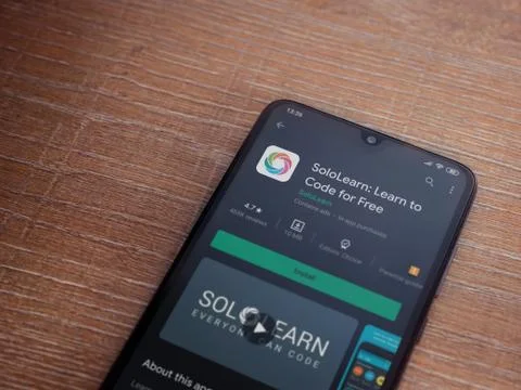 SoloLearn - Learning coding app play store page on the display of a black mob Stock Photos