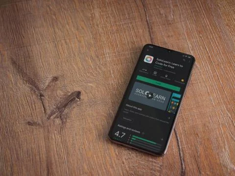 SoloLearn - Learning coding app play store page on the display of a black mob Stock Photos