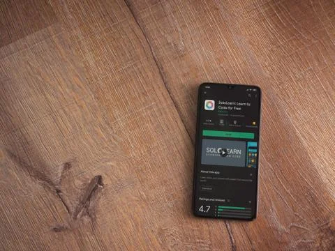SoloLearn - Learning coding app play store page on the display of a black mob Stock Photos