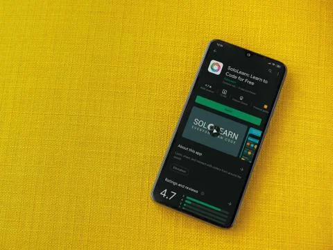 SoloLearn - Learning coding app play store page on the display of a black mob Stock Photos