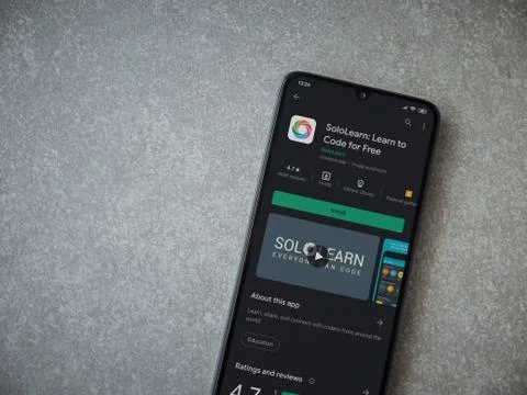 SoloLearn - Learning coding app play store page on the display of a black mob Foto stock
