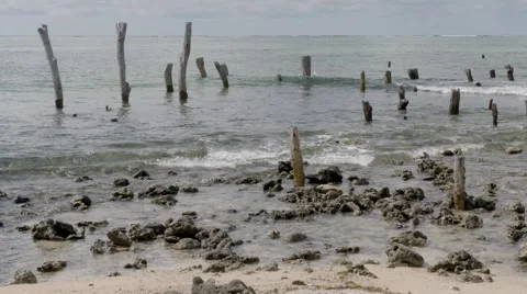 SOLOMON ISLANDS VILLAGE DEVASTED BY CLIMATE CHANGE 库存影片 67231244