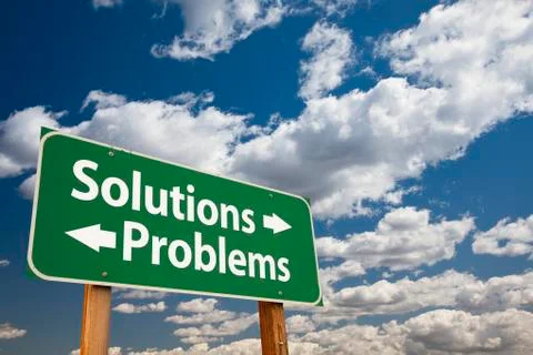 Solutions, Problems Green Road Sign Over Dramatic Clouds and Sky. Foto stock