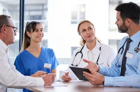 Solving health problems one meeting at a time. Shot of a group of doctors in a Foto stock