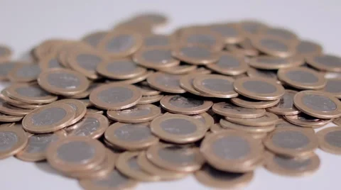 Some 1 real coins fall on the table 스톡 동영상 58510125
