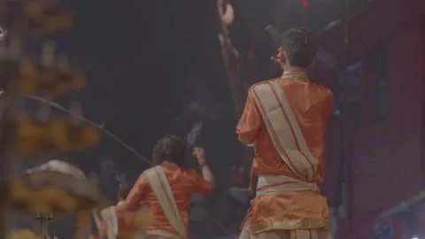Some boys perform aarti during the aarti at Varanasi Ghat. Stock Footage 220906385