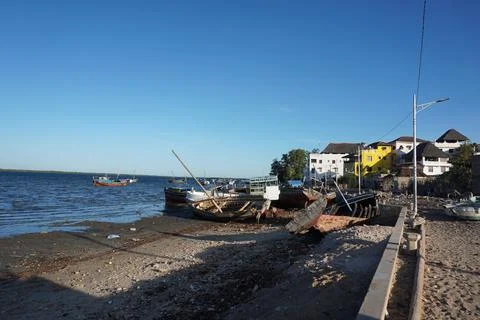 Some Dhows put ashore until they will set sail again, Lamu Island Foto stock