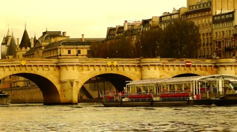 Some scenes of daily Paris, Pont Neuf Stock Footage