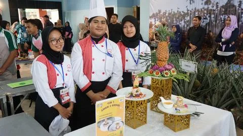 Some student cook in the class Stock Photos