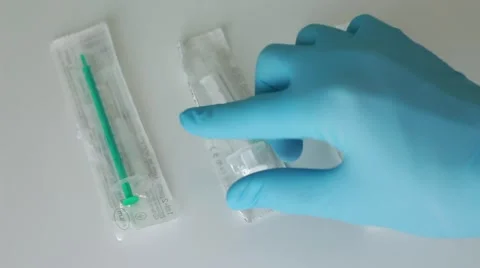 Somebody choosing a syringe Vídeo Stock 65372261