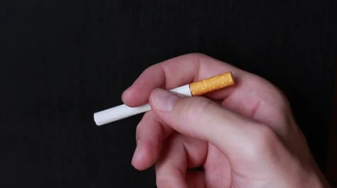Somebody fingering a cigarette Vídeo Stock 65372280