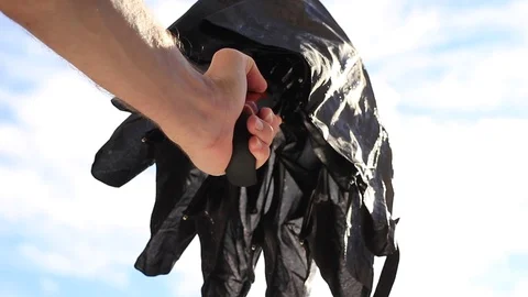 Somebody opens umbrella Vídeo Stock 70743552