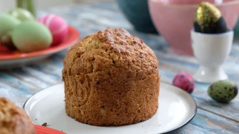 Somebody putting white glaze on the easter cake, on the table with colorful eggs Stock Footage 122803086