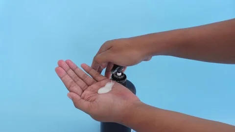 Someone is dripping soap liquid onto their palms. 스톡 동영상 337690272