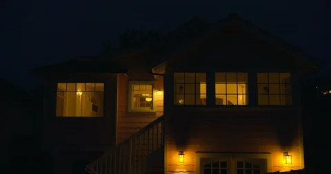 Someone suddenly turns off the lights inside a house at night. Vidéo 88372731
