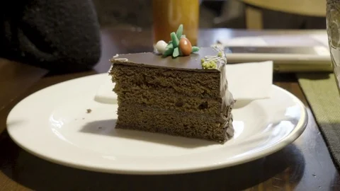 Someone taking a piece of cake with a fork 60 fps, can be played slowmo Vídeos de archivo 92078094
