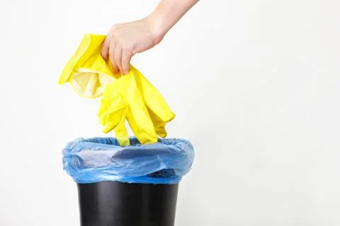 Someone throws rubber gloves in the trash. garbage sorting Foto stock