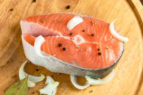 Somon on the cutting board Foto stock