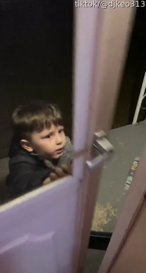Son Has Second Thoughts About Running Away, usa 库存影片 205422645