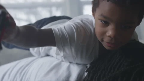 Son Lays On Dad's Back Playing With Train Vidéo 208733233