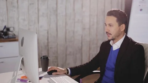 Сoncentrated man work with computer in the office Stock Footage 83646247