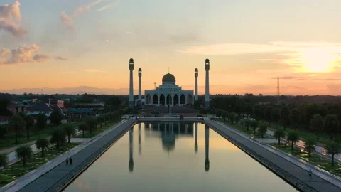 Songkhla Central Mosque at sunset Stock Footage 138677337