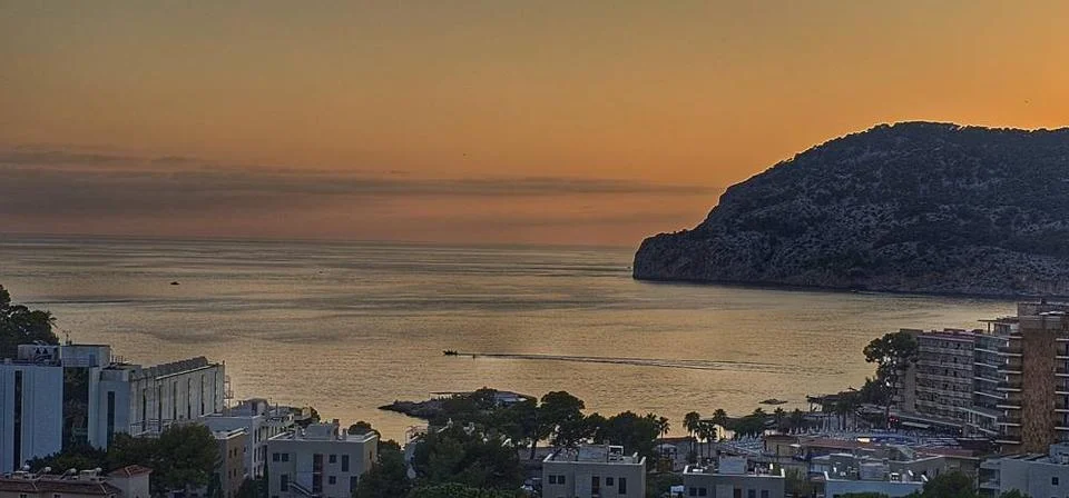  Sonnenuntergang auf Mallorca über dem Mittelmeer 11.10.23: Sonnenuntergan.. Stock Photos