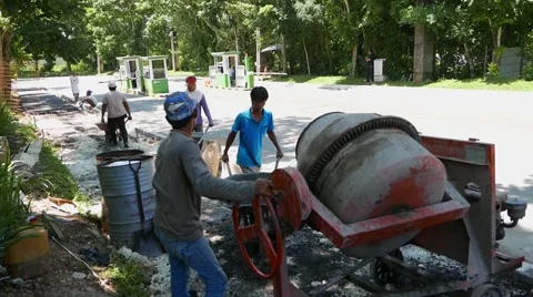 Сonstruction concrete cement mixer workers 库存影片 48632977