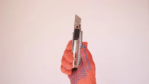 Сonstruction knife in master's hand 動画素材 95031720