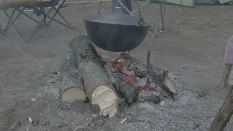 Сooking food on a fire in a cauldron Video stock 135838952