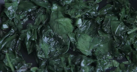 Сooking spinach in frying pan 스톡 동영상 118763789