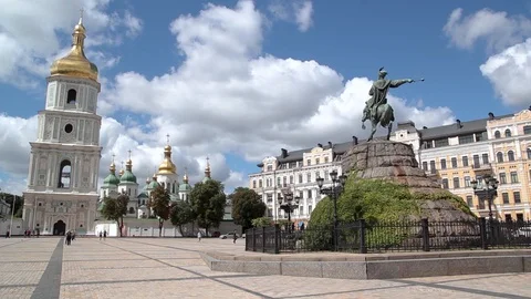 Sophia Square Video stock 123486093