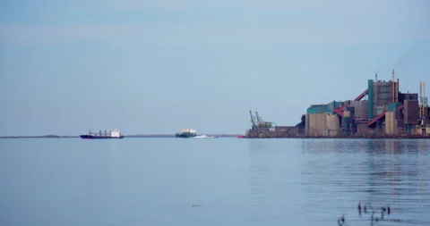 Sorel, Quebec / Canada - May 4 2019: Right pan on Saint-Laurent river to Q I Vídeo Stock 130986964