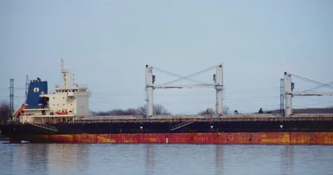 Sorel, Quebec / Canada - May 4 2019: INTERLINK VERACITY boat bulk carrier Vídeo Stock 130987447