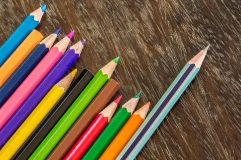 Sort crayons flooring surfaces, bright colors, red, yellow, black, orange and Stock-Fotos