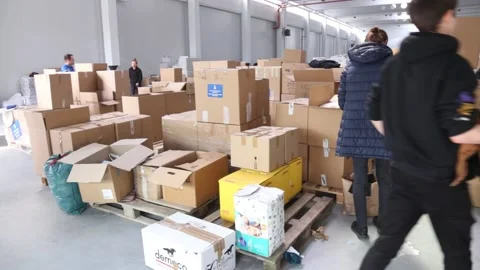 Sorting and packing the goods to send them to Ukraine in Cracow, Poland Stockbeeldmateriaal 172100630