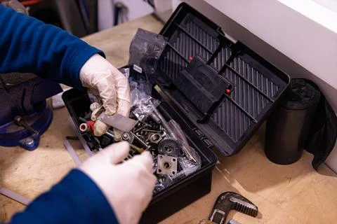 Sorting and Selecting Metal Fasteners and Parts from Toolbox in Workshop 스톡 사진