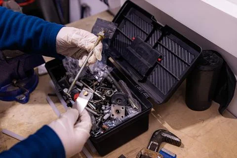 Sorting and Selecting Metal Fasteners and Parts from Toolbox in Workshop 스톡 사진