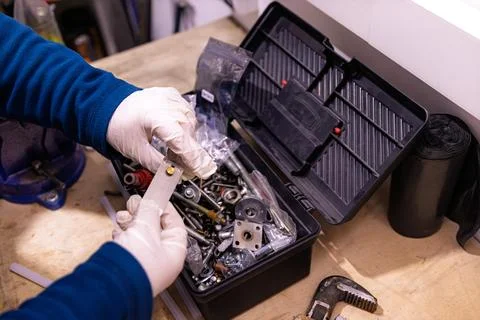Sorting and Selecting Metal Fasteners and Parts from Toolbox in Workshop 스톡 사진