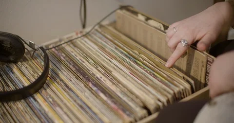 Sorting Through Old Records Vídeo Stock 122129799