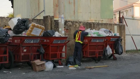 Sorting waste from large carts Stock-Footage 262534426