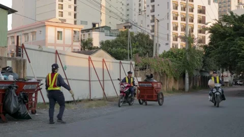 Sorting waste from large carts Stock-Footage 262534488