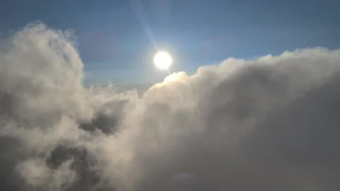 The-soul-through-the-clouds-is-on-its-way-to-the-sun-it-doesnt-give-up-it-wi Vídeo Stock 197531648