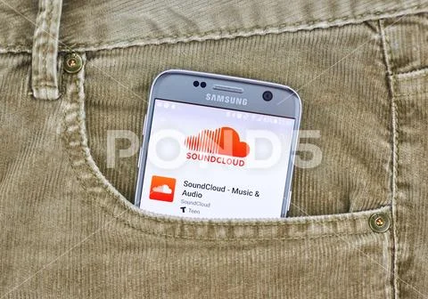 Sound Cloud app on a cellphone screen Stock Photos