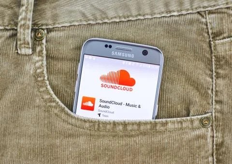 Sound Cloud app on a cellphone screen Fotos Stock