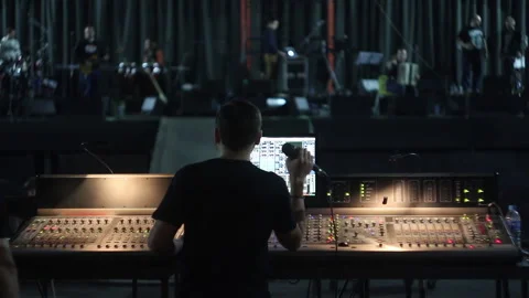 The sound engineer on soundcheck 動画素材 153244831