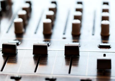Sound mixer controller with knobs and sliders Stockfoto's