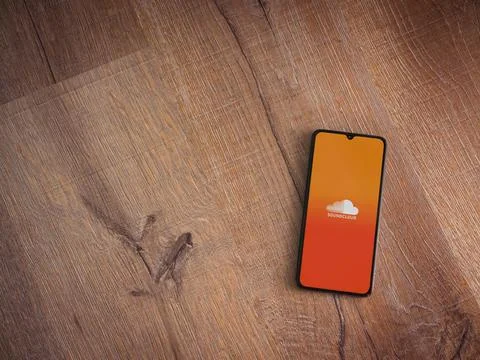 SoundCloud app launch screen on smartphone on wooden background Stock Photos