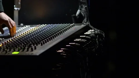 The soundman turns the control knobs on a professional audio mixer 스톡 동영상 81185603