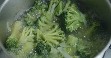 Soup broccoli boiling cooking slow motion Stock Footage 85899387
